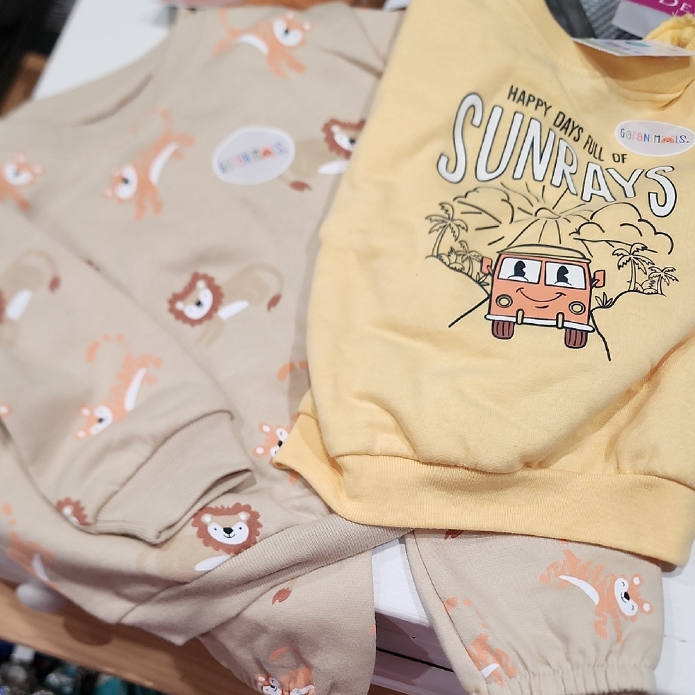 Garanimals: 6 to 9 months, 1 pants, 2 shirts